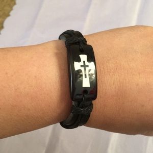 NWT Cross In Cross Leather Bracelet